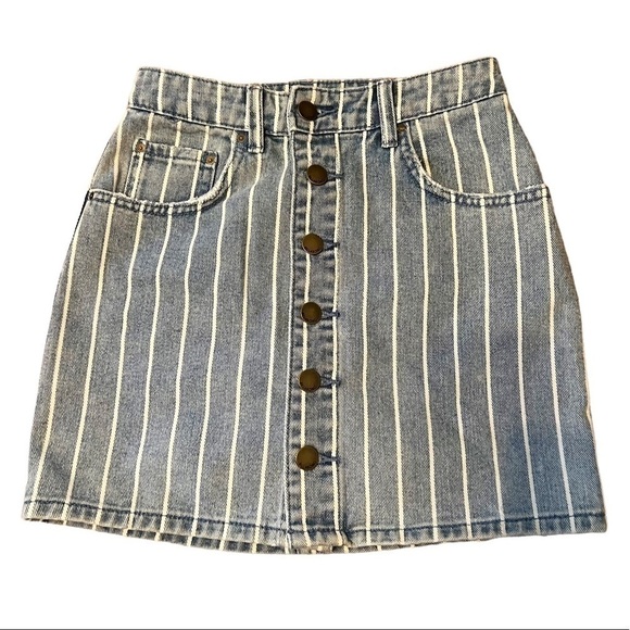 Billabong Striped Denim Mini Skirt Button Fly White Blue Pinstripe Surf Beach - Picture 2 of 5